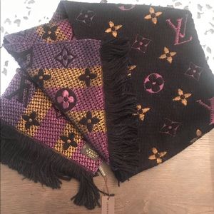 Louis Vuitton Accessories - Auth LV scarf Louis Vuitton Accessories - Auth LV scarf